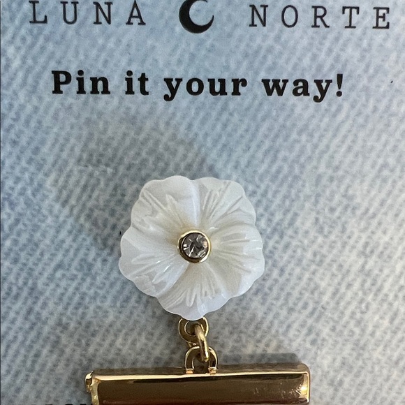 Luna Norte | Abalone, Mother Of Pearl Brooch - Picture 6 of 6